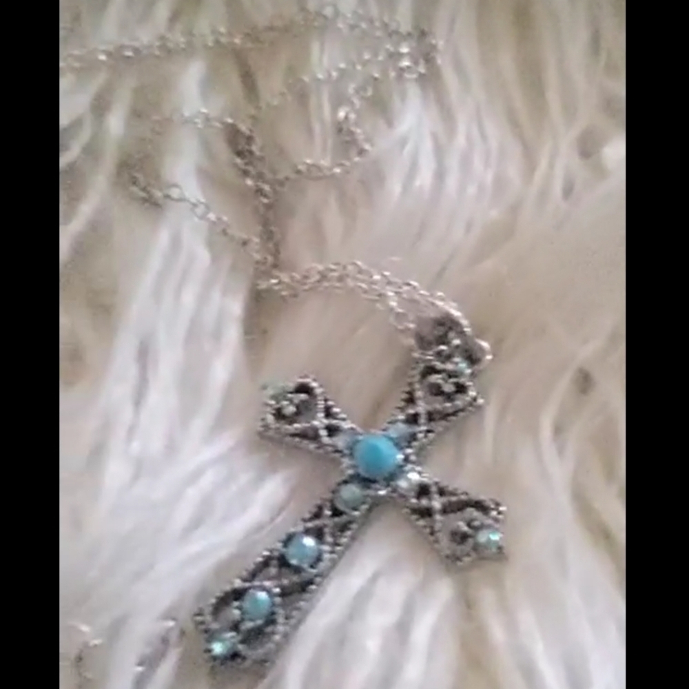 💃Dazzling Cross Shaped Pendant Chain Necklace.🌴